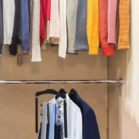 Set Da 6 Grucce Multiple Salvaspazio, Gancio Girevole A 360°, Con Pinze, Gonne E Pantaloni, Legno, Nere 4 Set Da 6 Grucce Multiple Salvaspazio, Gancio Girevole A 360°, Con Pinze, Gonne E Pantaloni, Legno, Nere - immagine 2