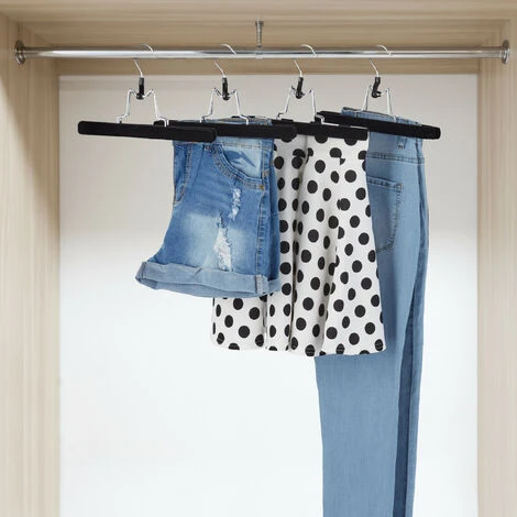 Relaxdays Set Da 5 Grucce Per Pantaloni, Legno, Rivestimento In Velluto Antiscivolo, Stampelle Per Gonne, B: 25 Cm, Nero 4 Relaxdays Set Da 5 Grucce Per Pantaloni, Legno, Rivestimento In Velluto Antiscivolo, Stampelle Per Gonne, B: 25 Cm, Nero - immagine 2